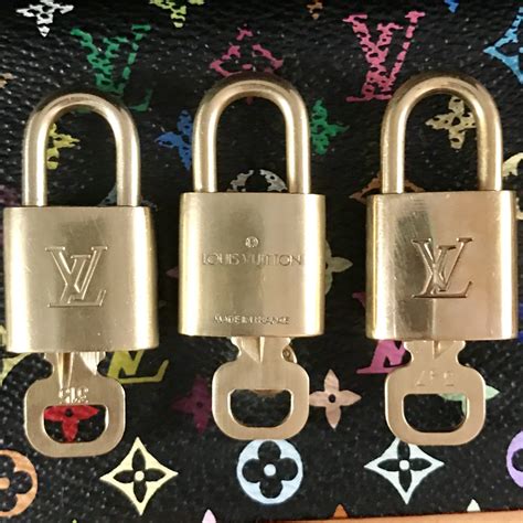 louis vuitton purse lock and key